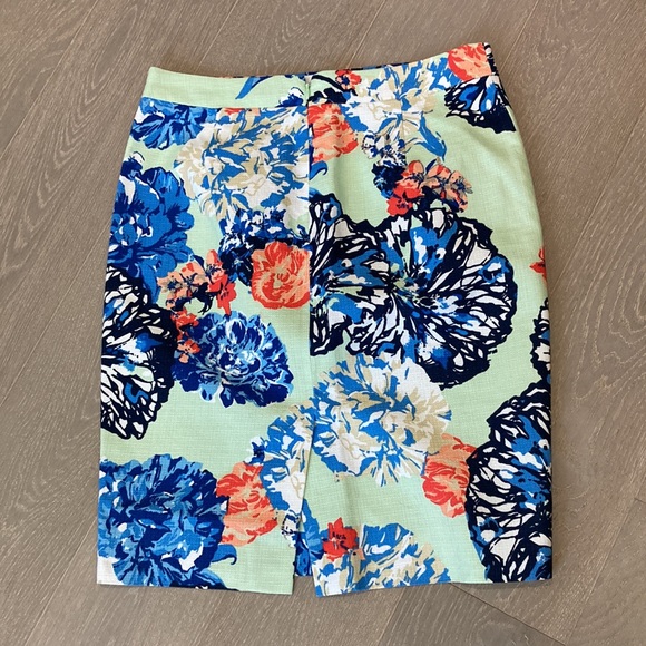 Floral J Crew cotton pencil skirt, size 0 - Picture 2 of 3